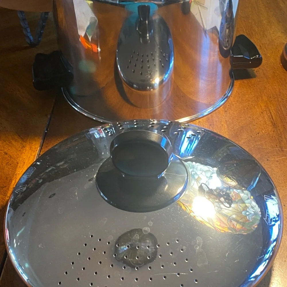 Farberware 8 Qt Stainless Stock Pot with Strainer Lid like New